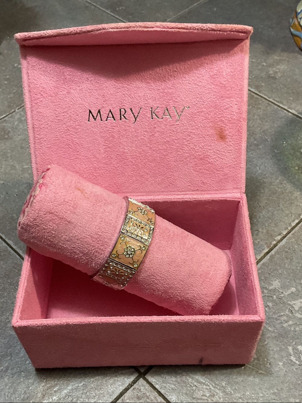 Mary Kay Gold Tone Floral Panel Bracelet